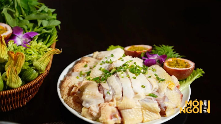 Lẩu gà chanh dây: Hương vị sum họp mới lạ